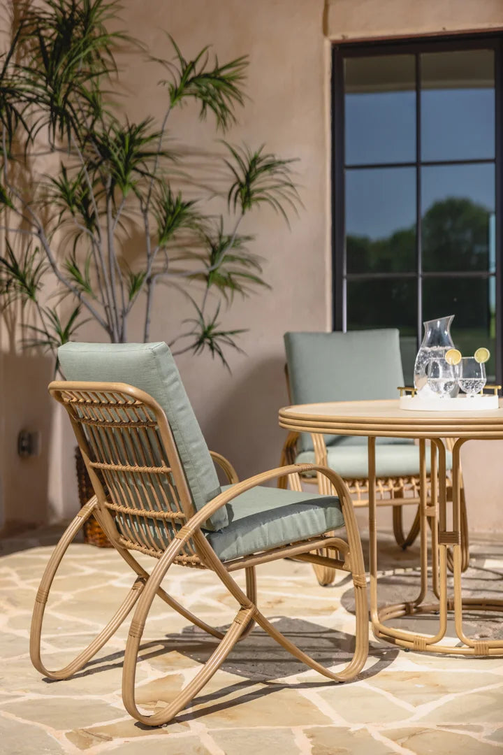 Round Outdoor Dining Ideas: Maximize Seating in Small Garden Spaces