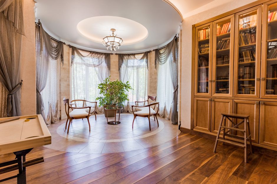 Your Guide to Buying the Perfect Curved Back Chair