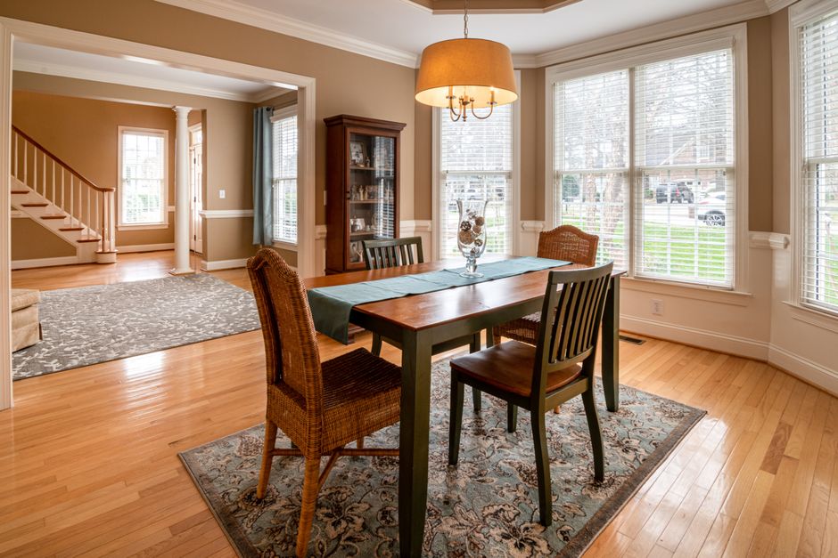 Easy Does It: Selecting Dining Chairs with Arms for Elderly Loved Ones