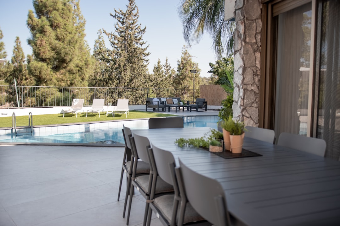 Round or Rectangular: Your Guide to the Best Concrete Outdoor Dining Tables