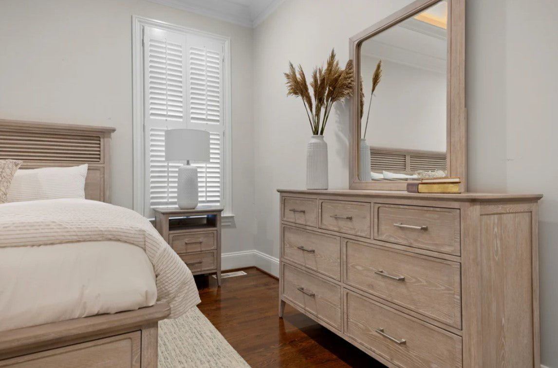 Lineage Collection Drawer Chest Linage Collection Cape May 7 Drawer Dresser SKU: B62236-DRIFTWOOD