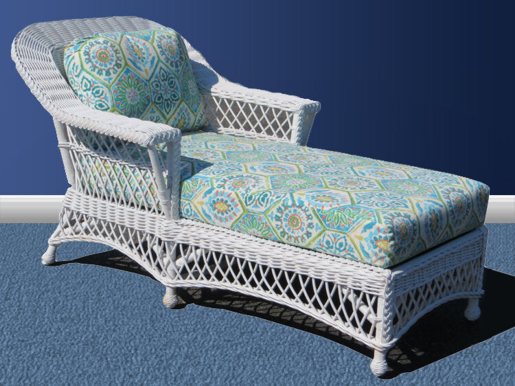 White wicker online chaise lounge