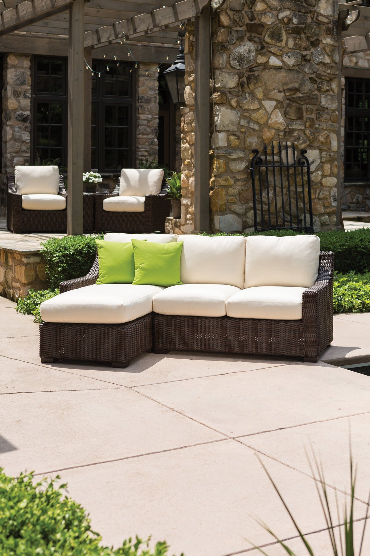 Lloyd Flanders Right Arm Chaise Lloyd Flanders Mesa Right Arm Chaise